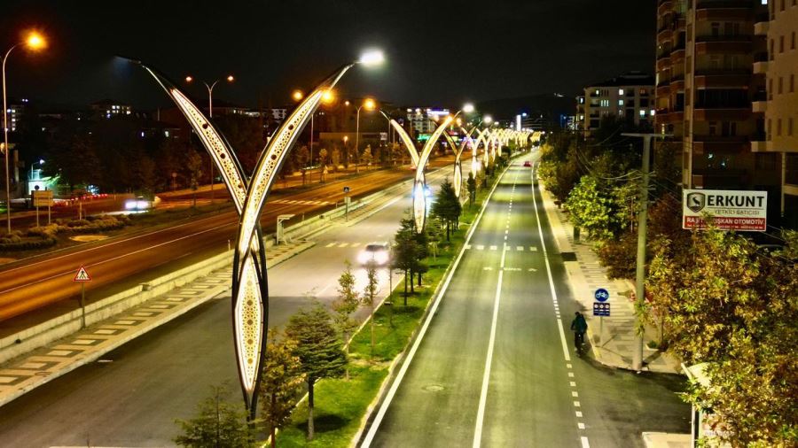 TERMİNAL YOLU VE AŞIK MOLLA CADDESİ IŞIL IŞIL 