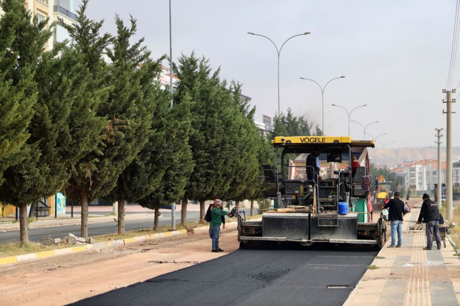 BAŞKAN DİNÇER; ‘’SICAK ASFALT SERİMİNDE HEDEFİMİZE YAKLAŞTIK’’