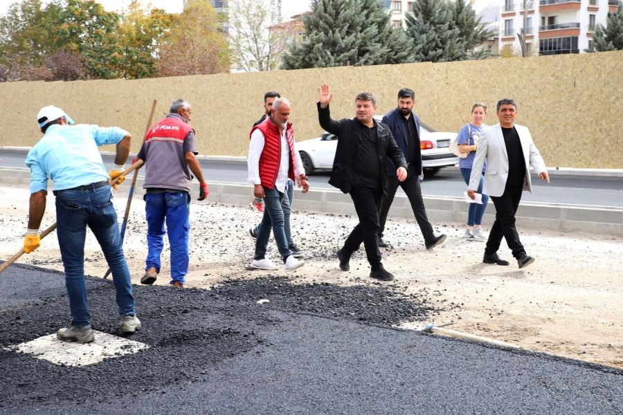 MAKAS KAVŞAĞINDA ALT YAPIDA SONA GELİNDİ SICAK ASFALT SERİMİNE BAŞLANILDI 