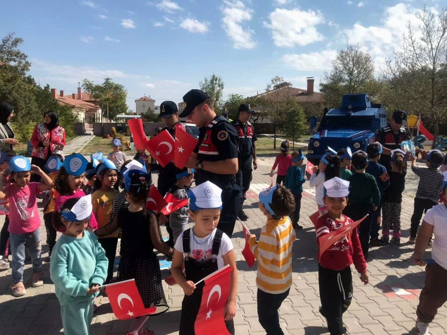 İl Jandarmadan Okula Ziyaret ve Trafik Eğitimi