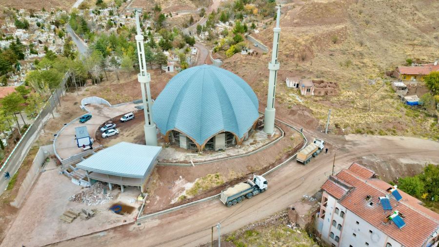 BEDİR MUHTAR CAMİ VE KÜLLİYESİNİN YOLLARI YENİLENİYOR 