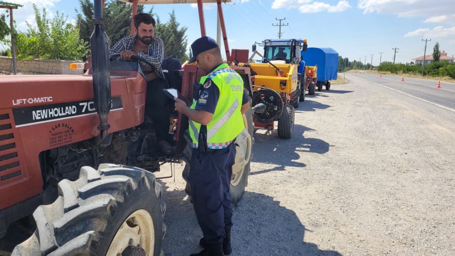 Aksaray İl Jandarma Ekiplerinden Tarım İşçisi Taşıyan Araçlara Denetim