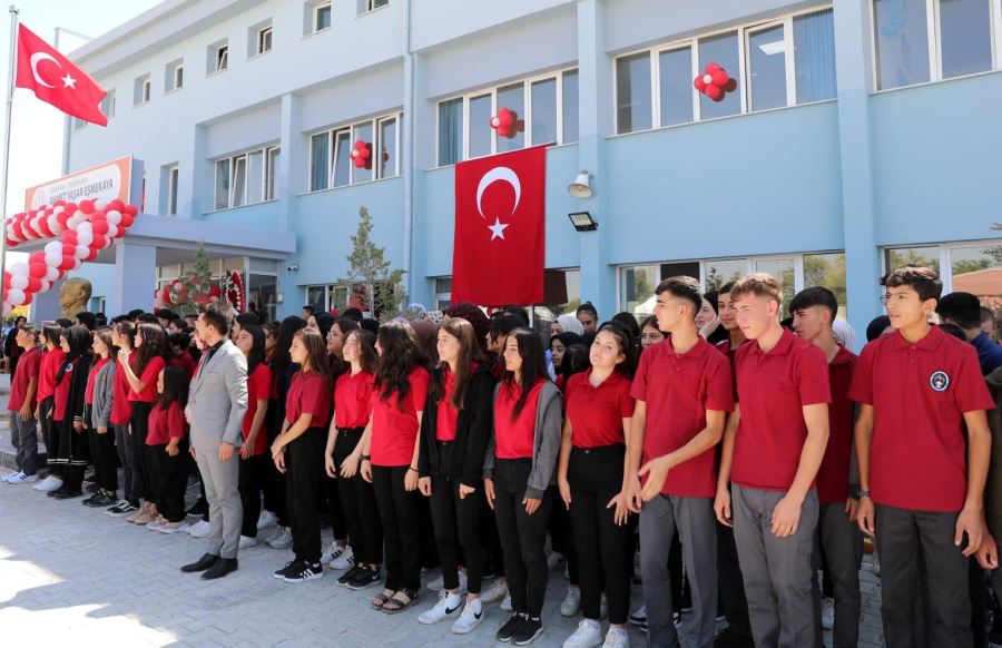 Aksaray’da hayırsever iş insanı tarafından yaptırılan lise binası törenle açıldı