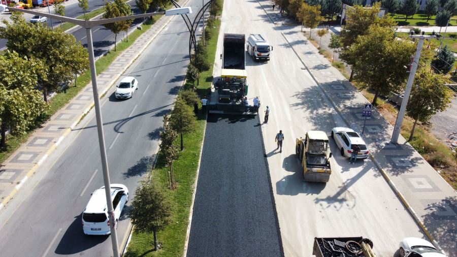 ALTYAPISI YENİLENEN AŞIK MOLLA CADDESİNDE ASFALT ÇALIŞMASI BAŞLADI