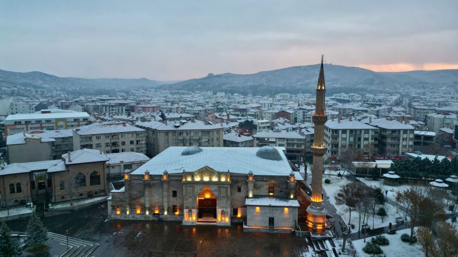 AKSARAY ŞEHİR MERKEZİNE YILIN İLK KARI DÜŞTÜ