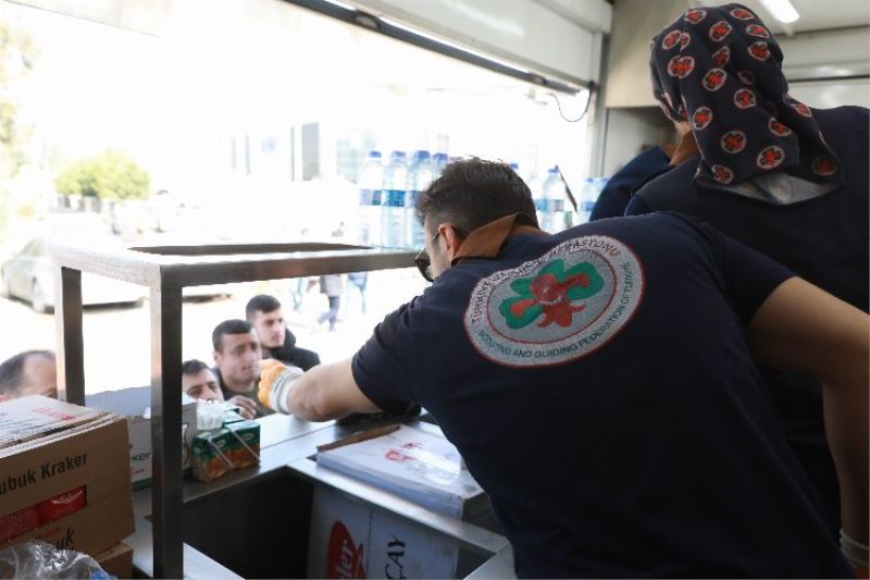 İzciler,  afetzedelerin sessiz kahramanı oldu