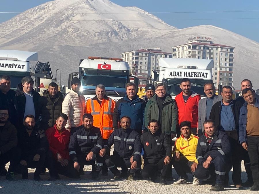 Aksaray’dan 64 araçlık iş makinası Elbistan’a ulaştı