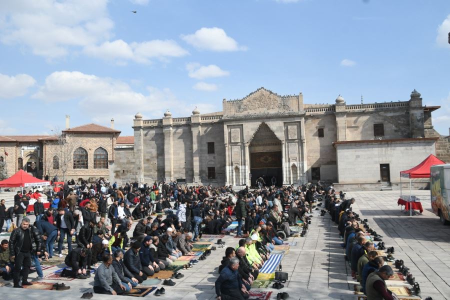 DEPREMDE HAYATINI KAYBEDENLER İÇİN ULU CAMİDE MEVLİD-İ ŞERİF VE DUA PROGRAMI DÜZENLENDİ 