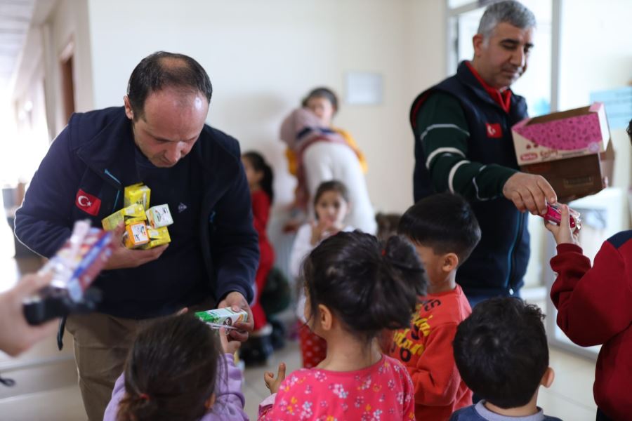 AKSARAY BELEDİYESİ DEPREMDEN ETKİLENEN ÇOCUKLARI YALNIZ BIRAKMIYOR