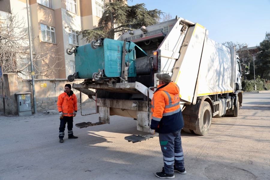 AKSARAY BELEDİYESİ DEPREM BÖLGESİNDE TEMİZLİK ÇALIŞMALARINI SÜRDÜRÜYOR