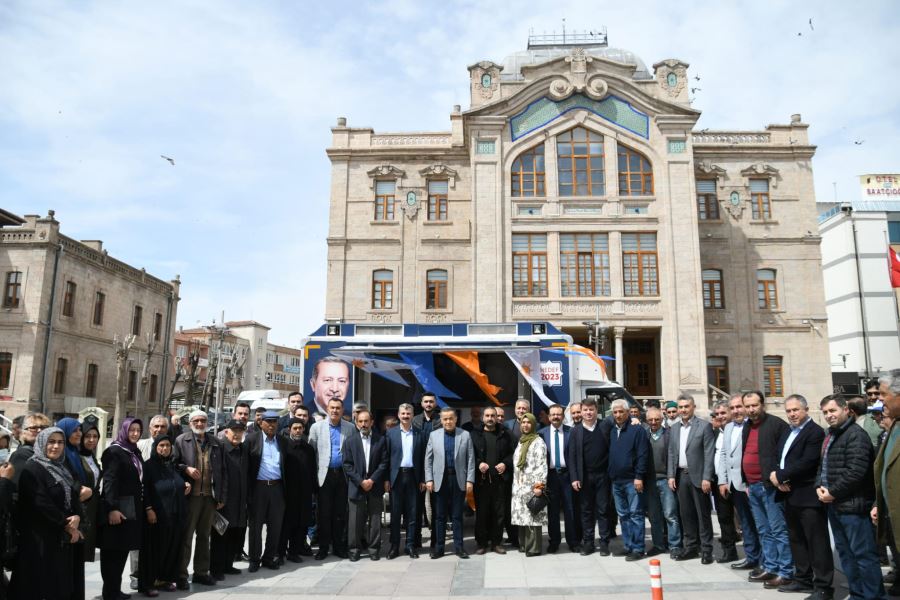 AKSARAY CUMHURBAŞKANININ VE ONUN YOL ARKADAŞLARININ YANINDA