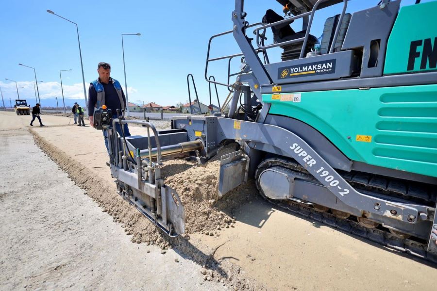 50 METRELİK YENİ BULVAR YOLUNUN II. KISMI ASFALTLANMAYA HAZIRLANIYOR