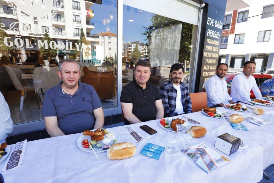 Dinçer’in bu hafta ki esnaflarla buluşma noktası Acem Bulvarı oldu