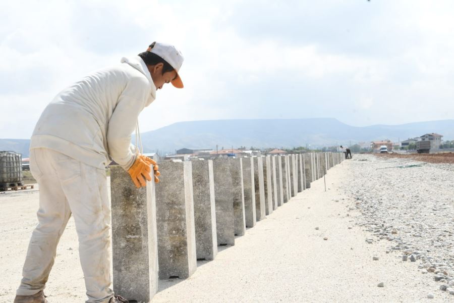 50 METRELİK YENİ BULVAR YOLU ŞEKİLLENİYOR