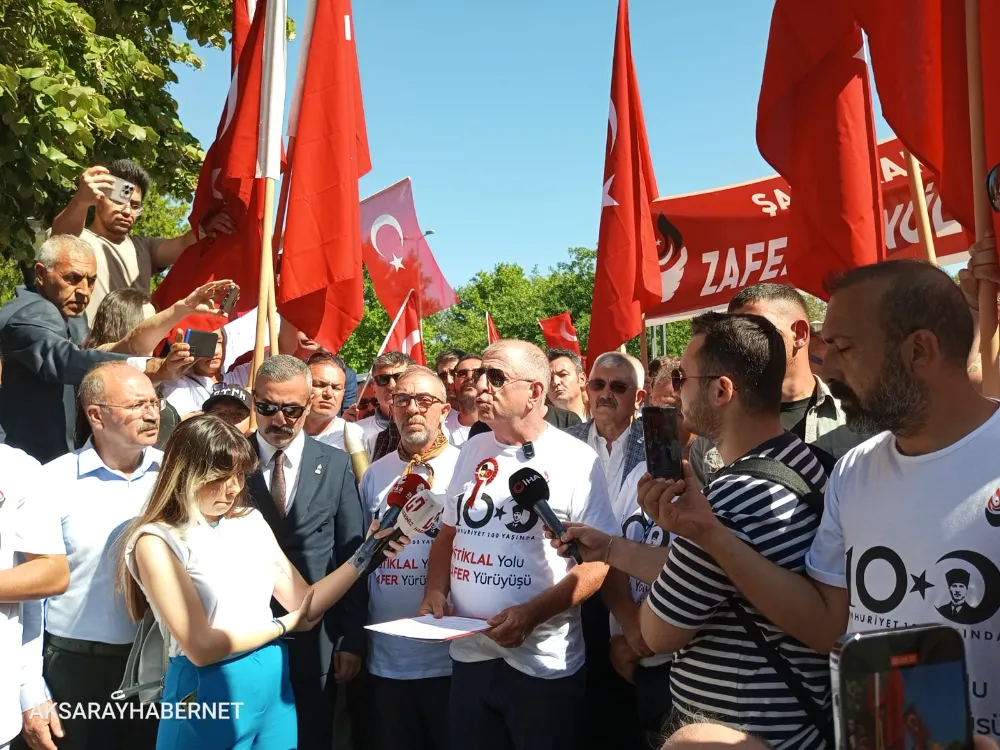 İstiklal Yolu Zafer Yürüyüşünde Aksaray Tam Kadro 