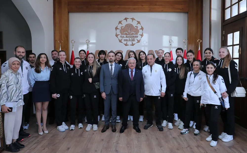 Vali Kumbuzoğlu, Kuzeyboru Kadın Voleybol Takımını Kabul Etti