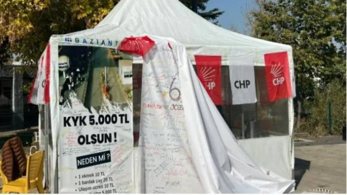 CHP standına bıçaklı saldırı