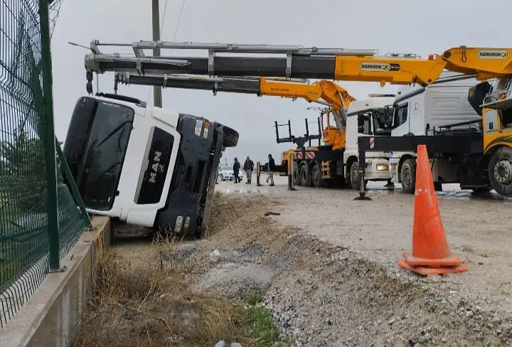 Aksaray’da Beton Mikseri Devrildi: 1 Yaralı