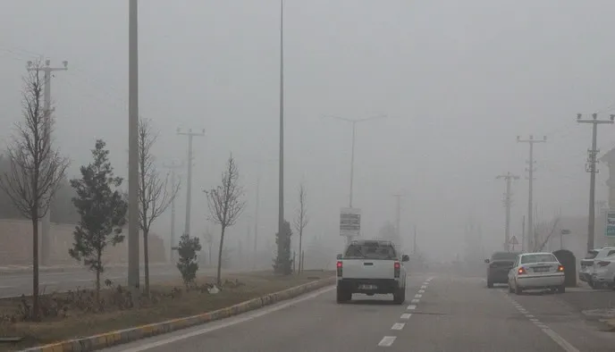 Aksaray’da Yoğun Sis Hayatı Olumsuz Etkiledi