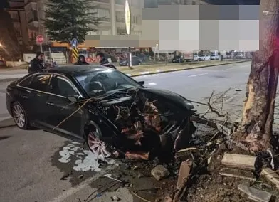 Aksaray’da Otomobilin Ağaca Çarpması Sonucu 1 Kişi Yaralandı