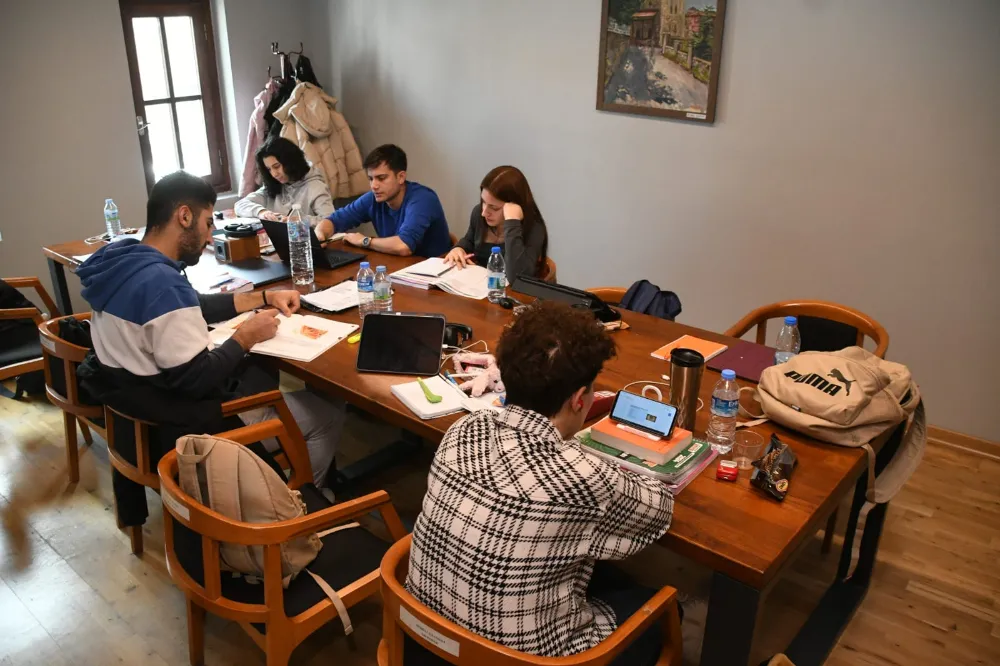 Kitap konaklarında günün her saatinde yoğunluk yaşanıyor