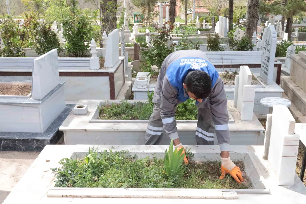 Mezarlıklarda Bayram Hazırlığı