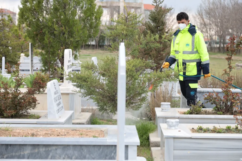 Aksaray Belediyesi Kabristanlıklarda Bayram Hazırlığında...