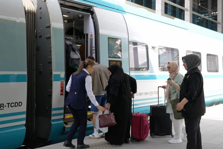 Emeklilerin de tercih yüksek hızlı trenler oldu