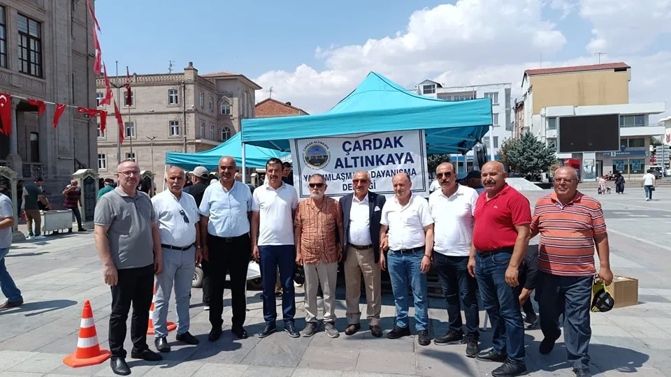 Çardaklılar Derneğinden Aşure İkramı