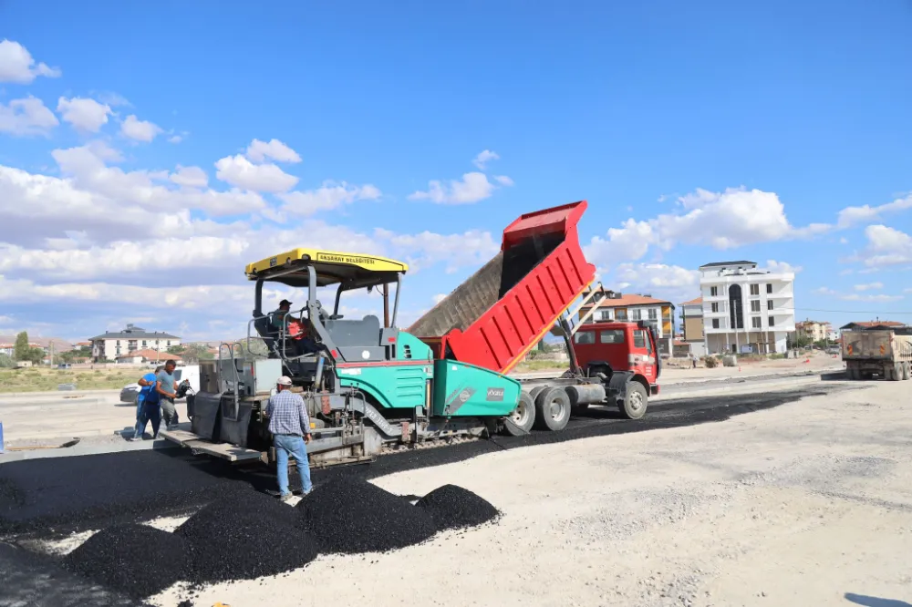 Aksaray Toptancılar Sitesi Kavşağına Sıcak Asfalt