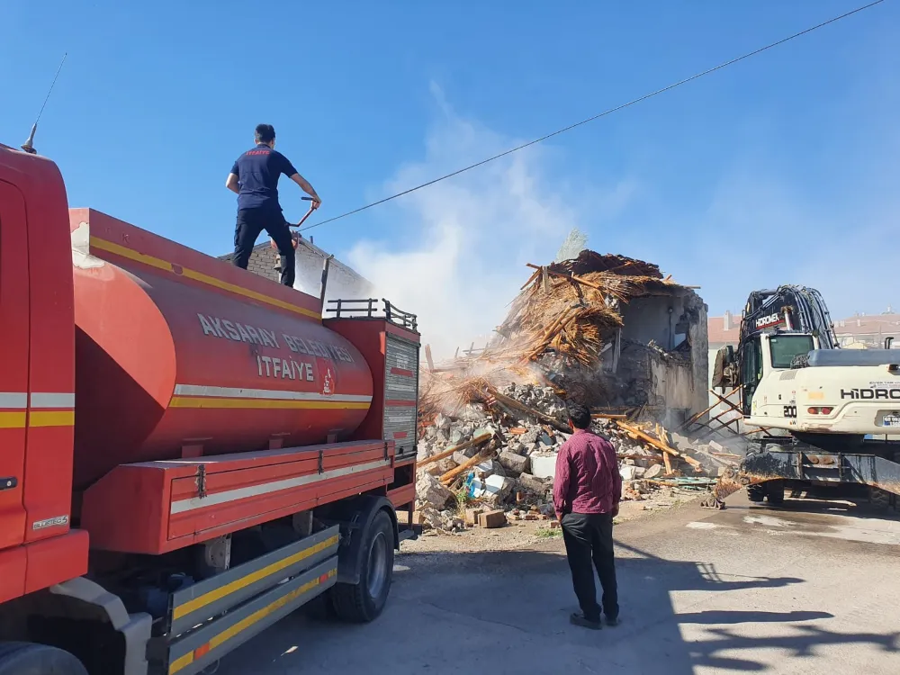 Çerdiğin Mahallesi’nde 30 yıldır yolu işgal eden yapılar yıkıldı