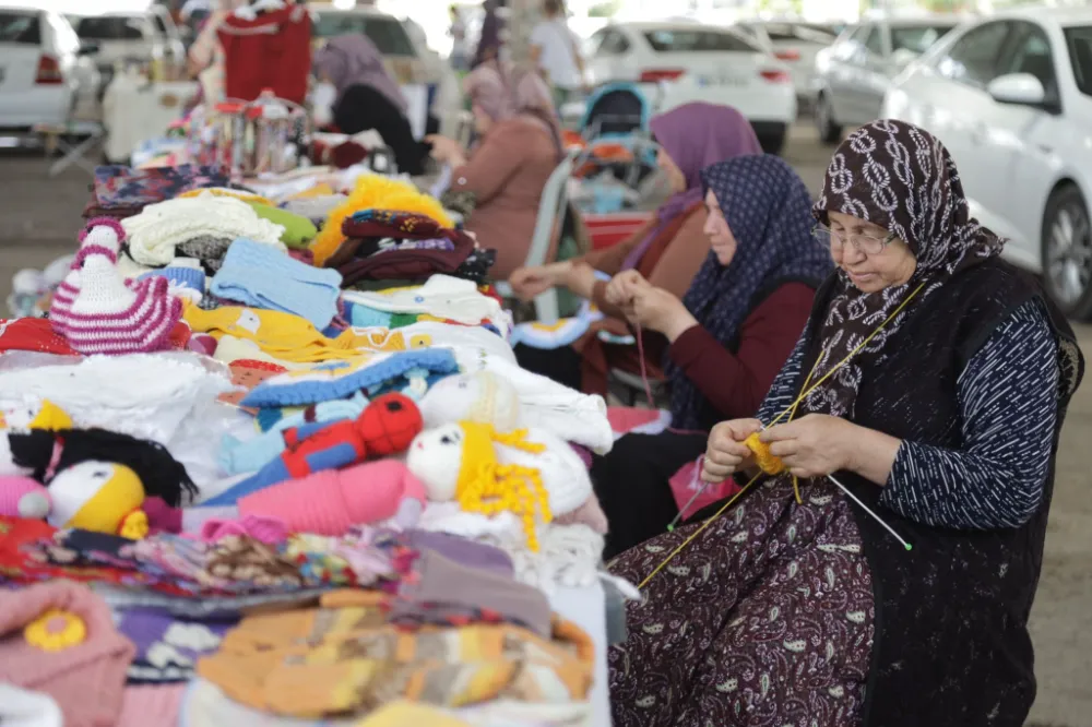 Hanımeli Pazarında birbirinden renkli ürünler görücüye çıktı 