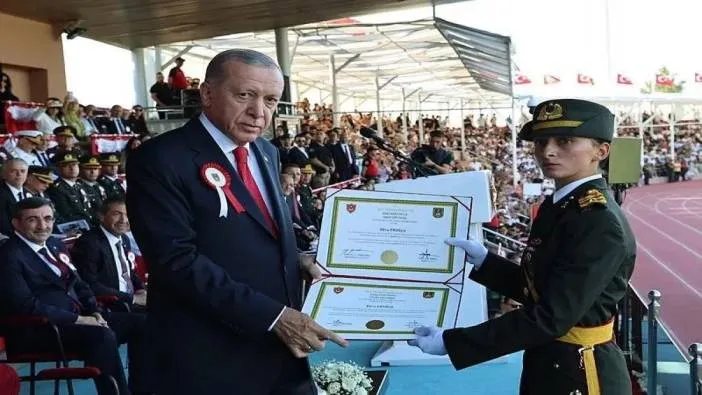 Harp Okulu birincileri kadın subaylar oldu