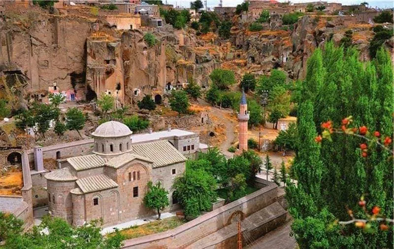 Güzelyurt: Doğanın ve Tarihin Birleştiği Saklı Cennet