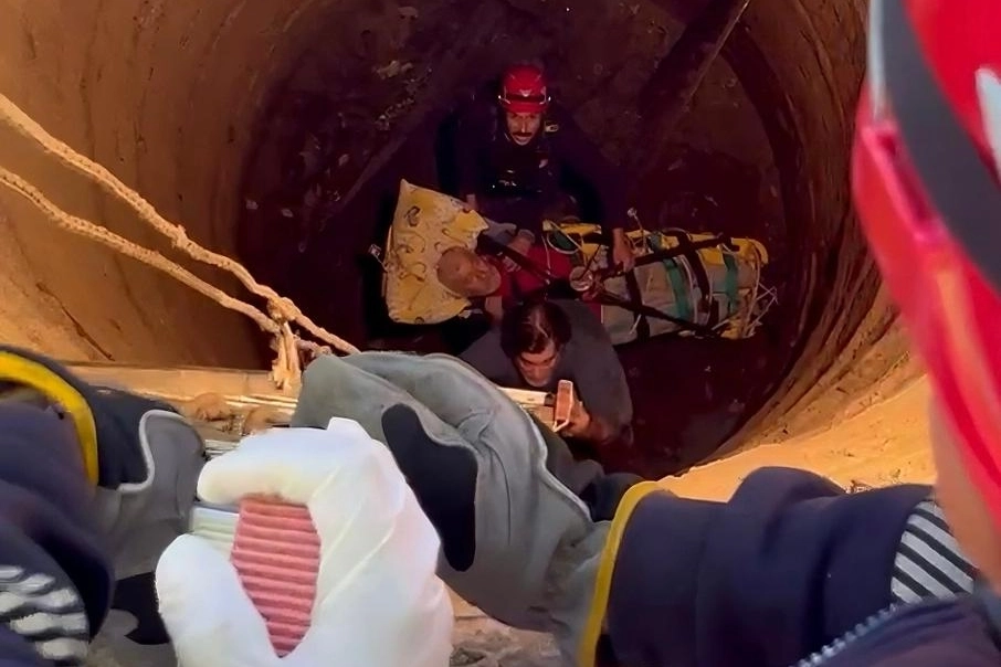 Yaşlı adam 12 metrelik kuyudan kurtarıldı!
