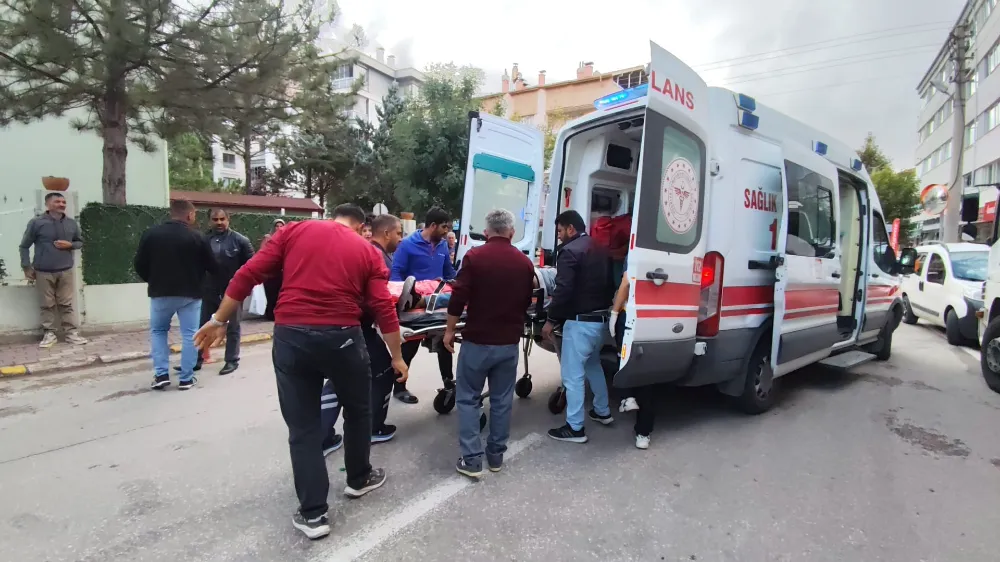 Aksaray’da Manevra Hatası Kazaya Yol Açtı: Motosiklet Sürücüsü Yaralandı