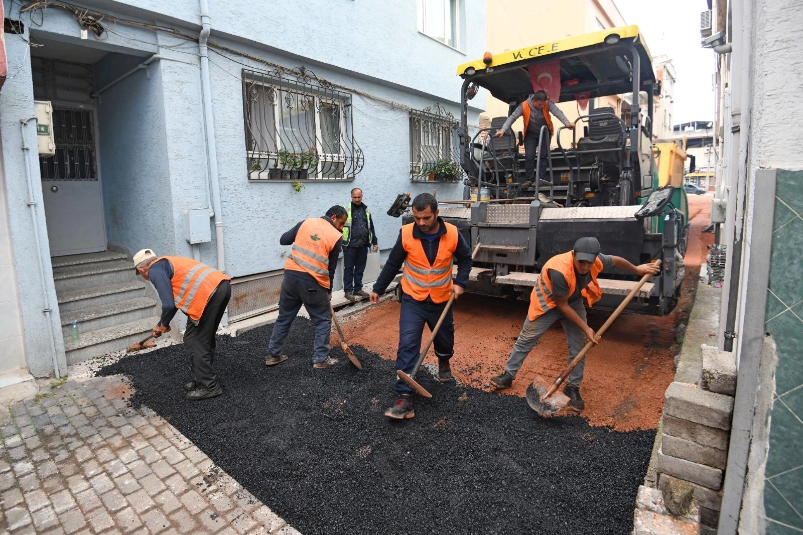 Bursa Osmangazi’de eski asfaltlar yenileniyor