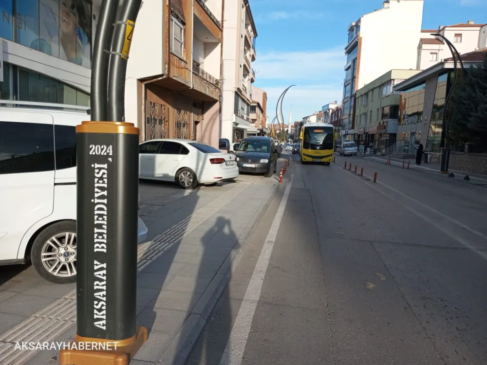 Aksaray’da Kaldırım İstilası: Yaya Güvenliği Tehlikede!