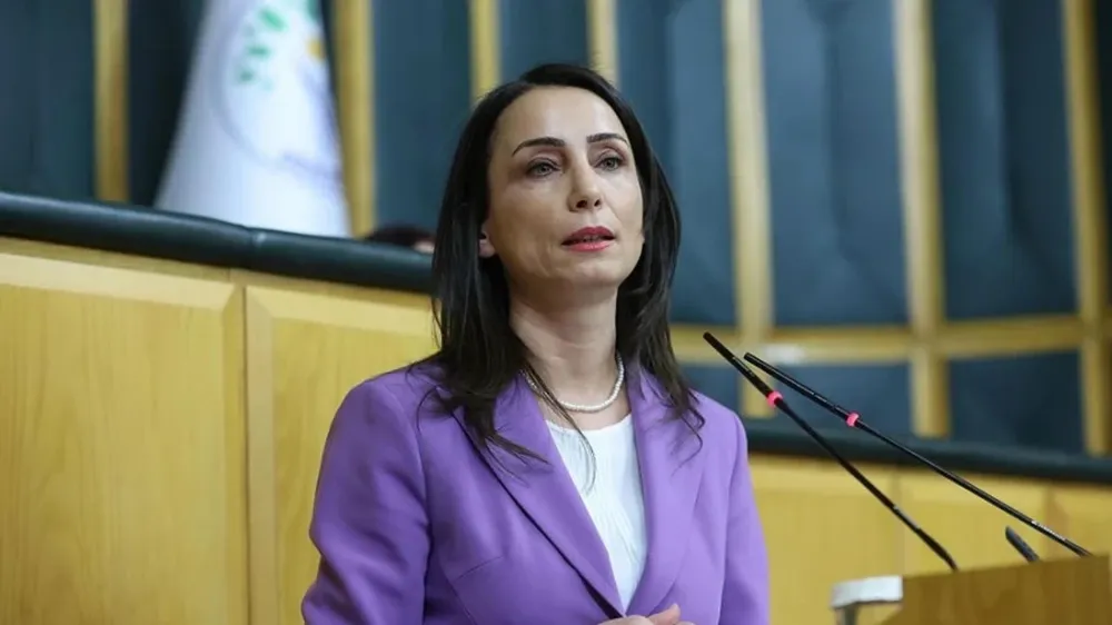 DEM’li Cumhuriyet’e saldırdı, sadece Yeniçağ gördü