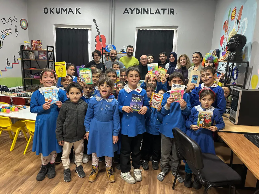 Minik Kalplere Köprü: Sosyal Bilimler Lisesinden Anlamlı Kitap Kampanyası