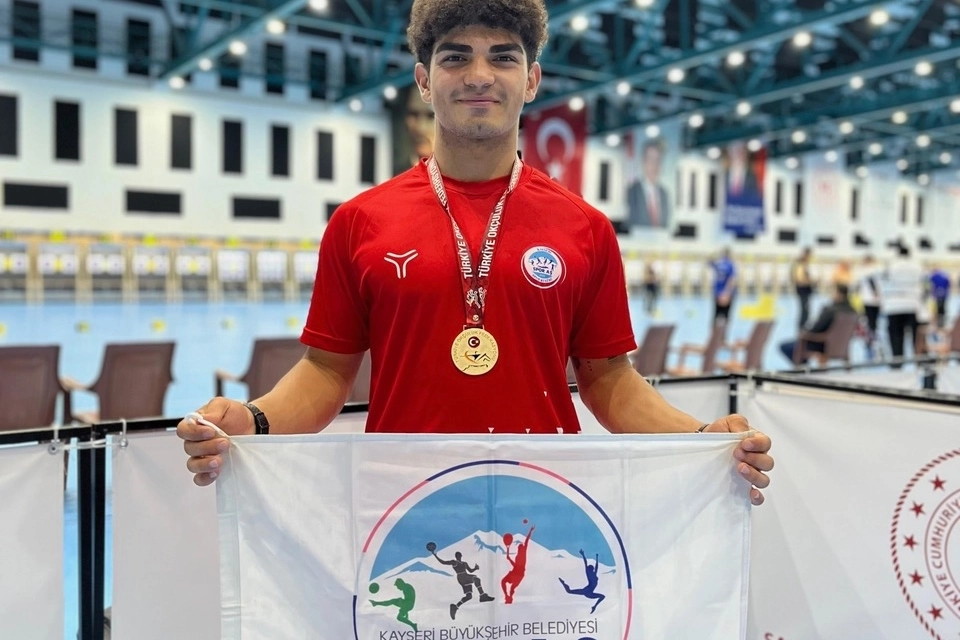 Kayseri Büyükşehir sporcusu Kutay Tek