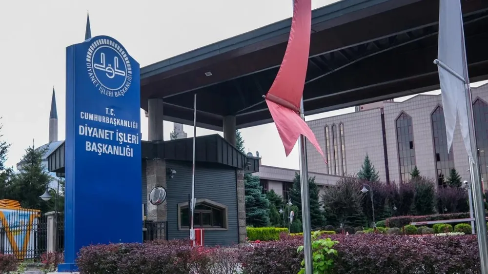 Diyanette gizli aşk ve dayak skandalı: Üç eşli birim başkanı