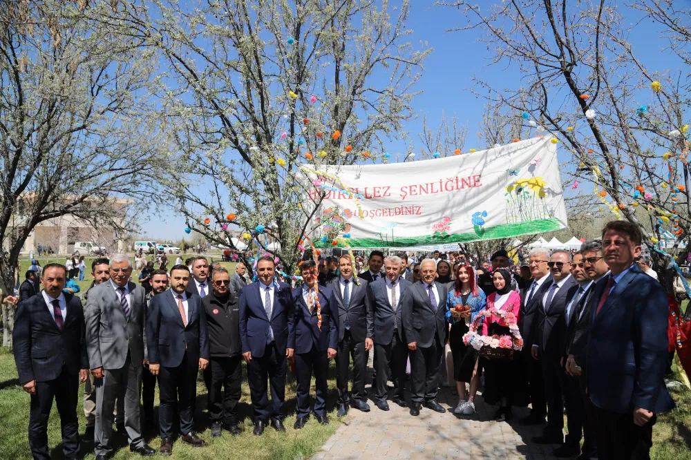 Baharla Gelen Coşku...ASÜ