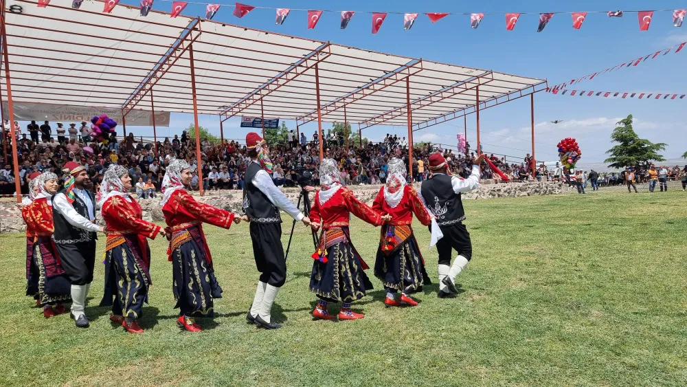 Hasandağı Eteklerinde 18. Bahar Coşkusu