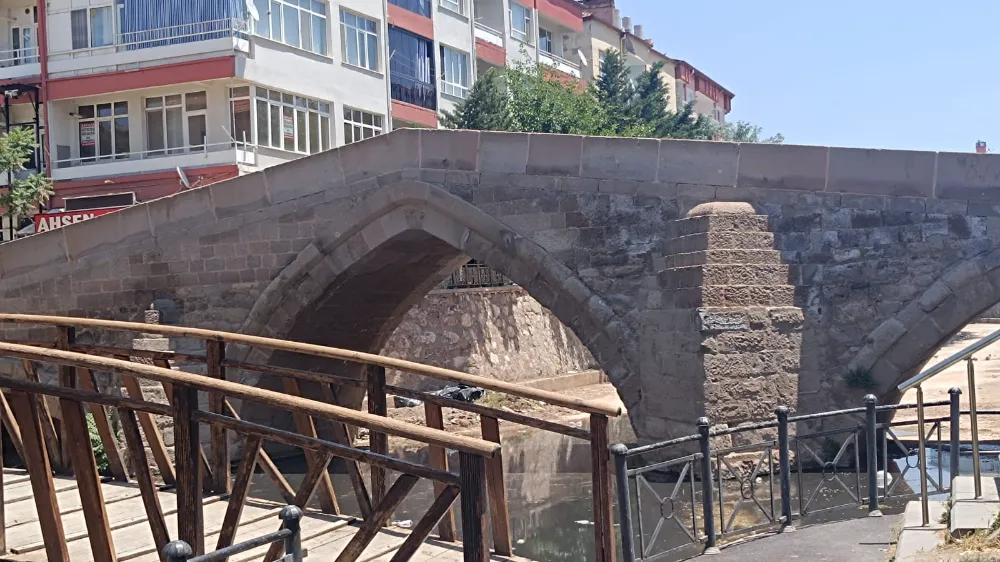 Aksaray’ın Göbeğinde Çöp Alarmı !