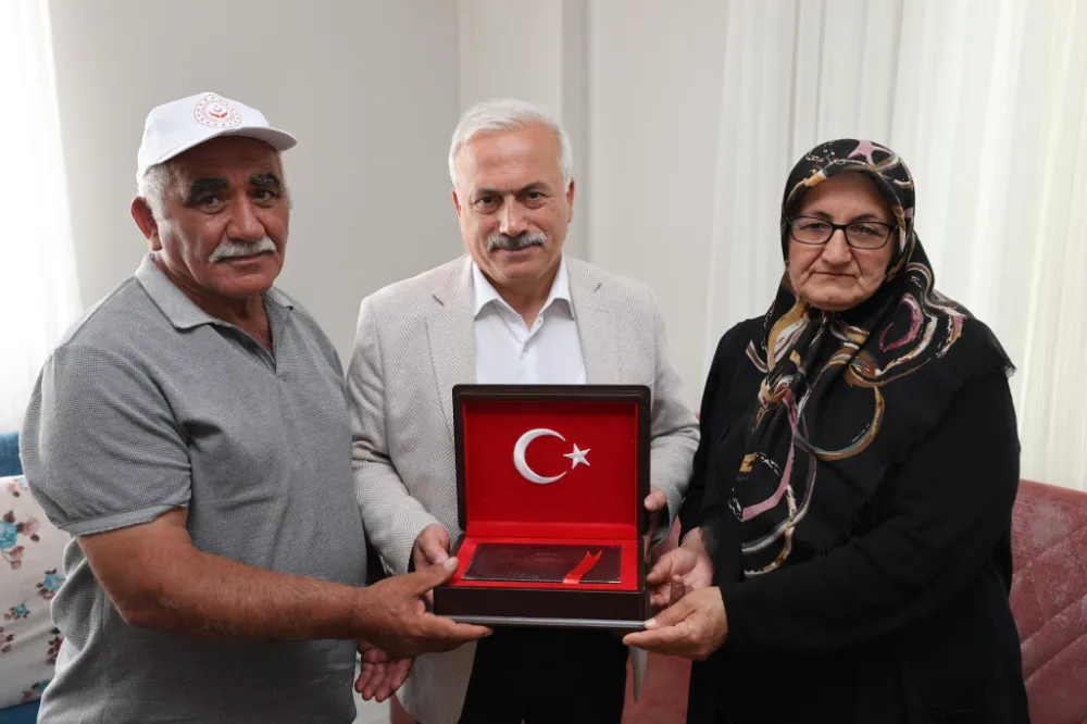 Vali Kumbuzoğlu’ndan Şehit Ailesine Bayram Ziyareti