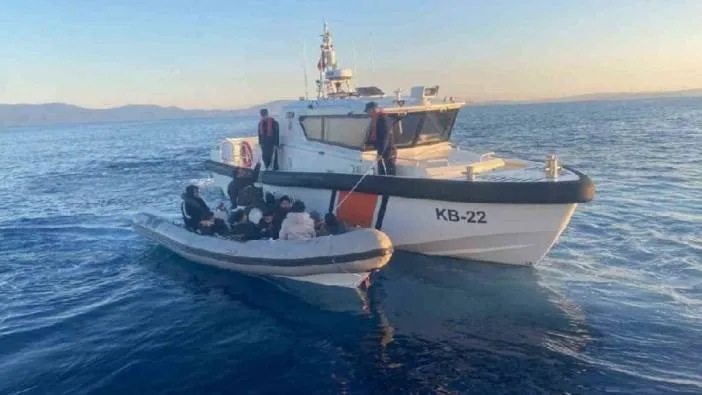 İzmir’de 47 göçmen karaya çıkartıldı, 2 göçmen kaçakçısı yakalandı