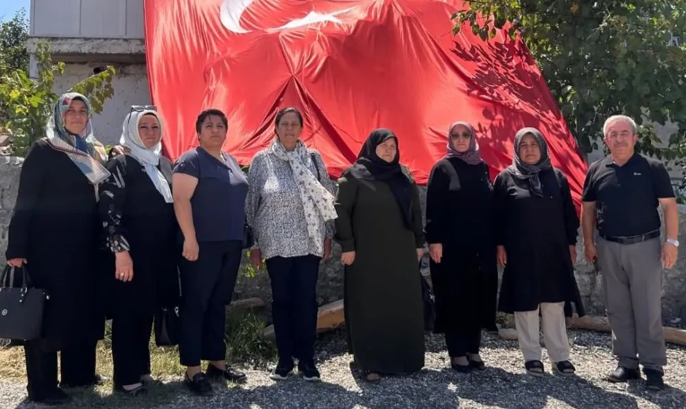 Anahtar Parti Kadın Kollarından Şehit Ailesine Vefa Ziyareti