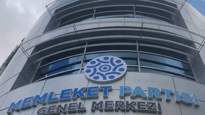 Bir siyasi parti tamamen kapandı! Resmi açıklama geldi