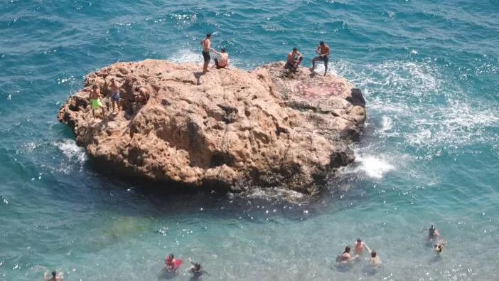 Antalya’da vatandaşlar sahile akın etti!